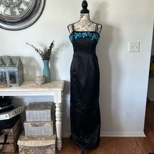 Faviana Black & Blue Floral Embroidered Back Prom Dress Women's size 4